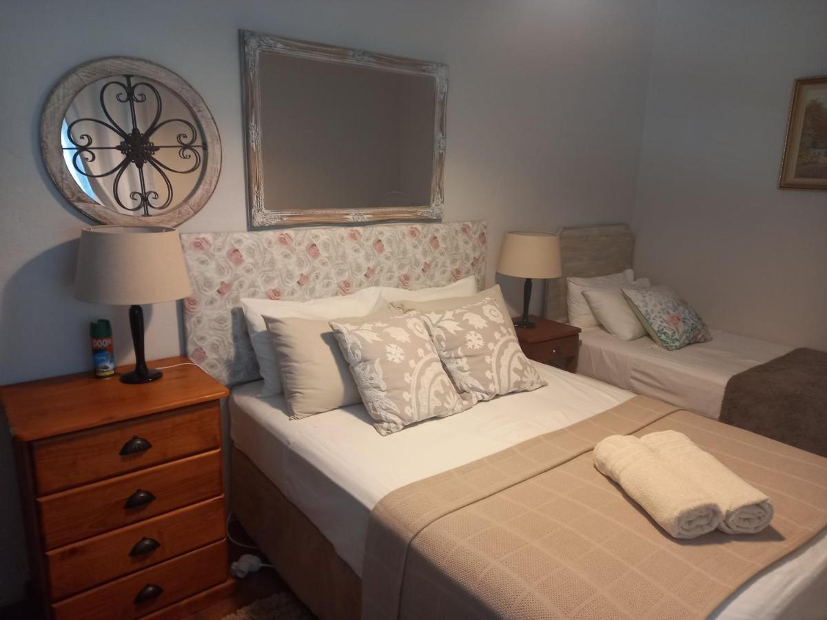 Carmel Villa B&B Or Self-Catering Calvinia Bagian luar foto