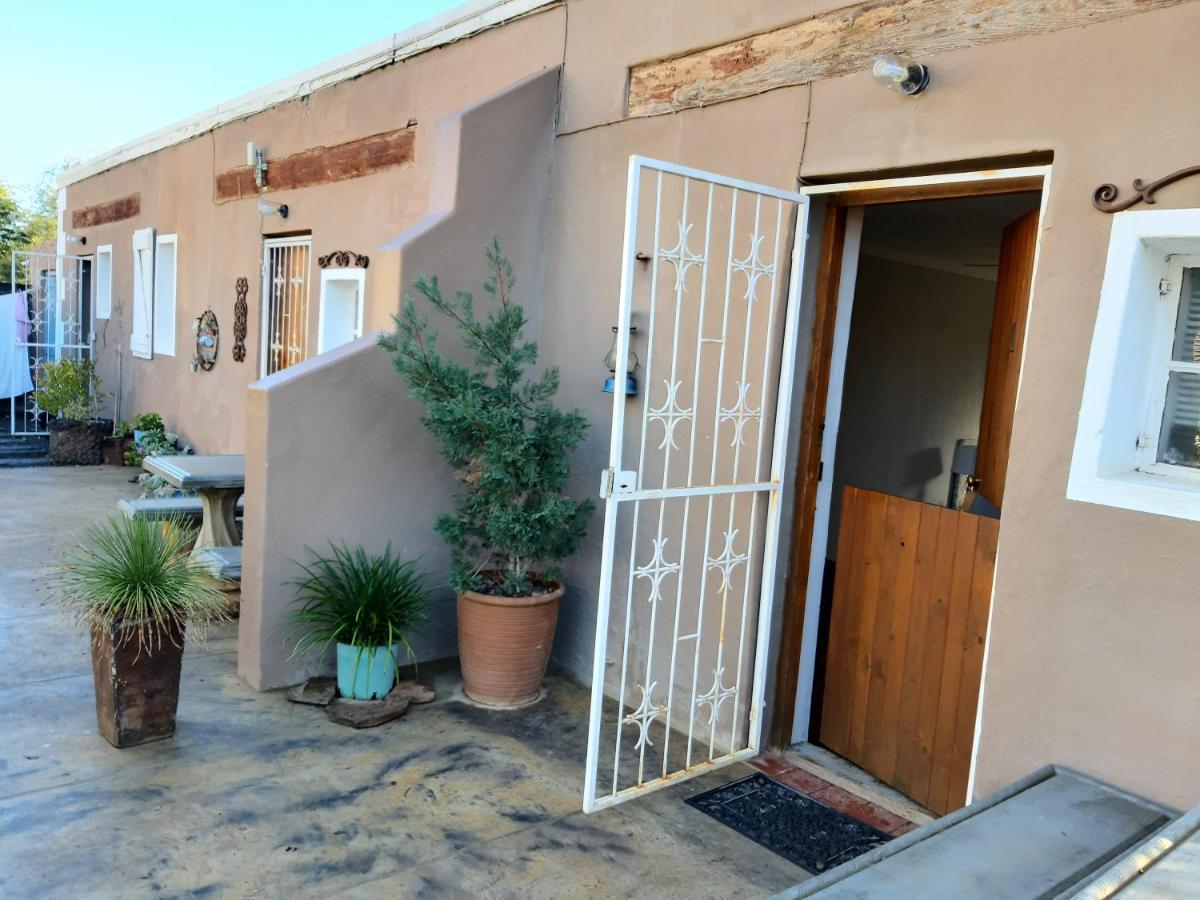 Carmel Villa B&B Or Self-Catering Calvinia Bagian luar foto