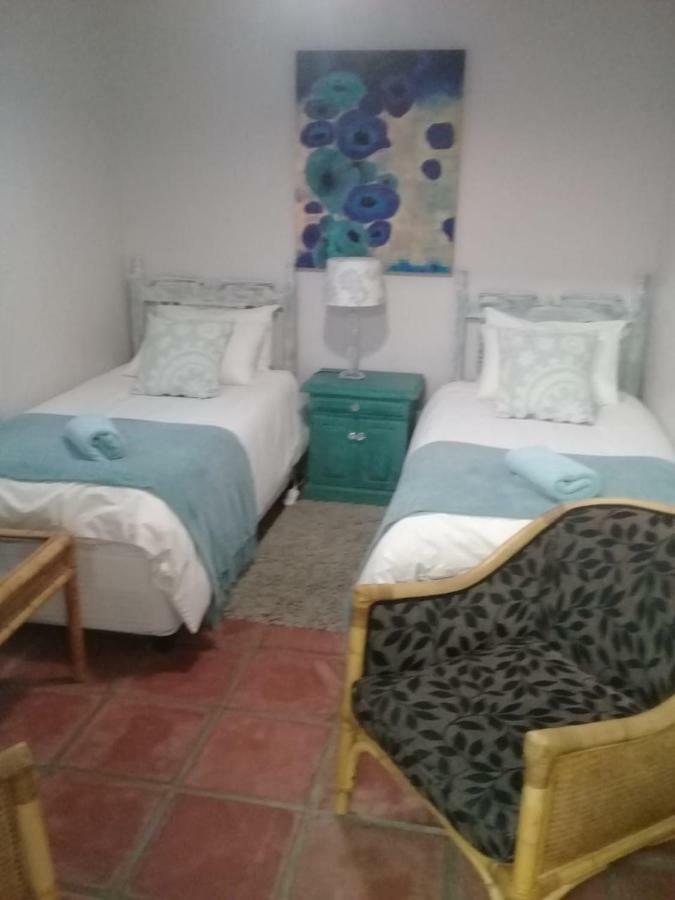 Carmel Villa B&B Or Self-Catering Calvinia Bagian luar foto