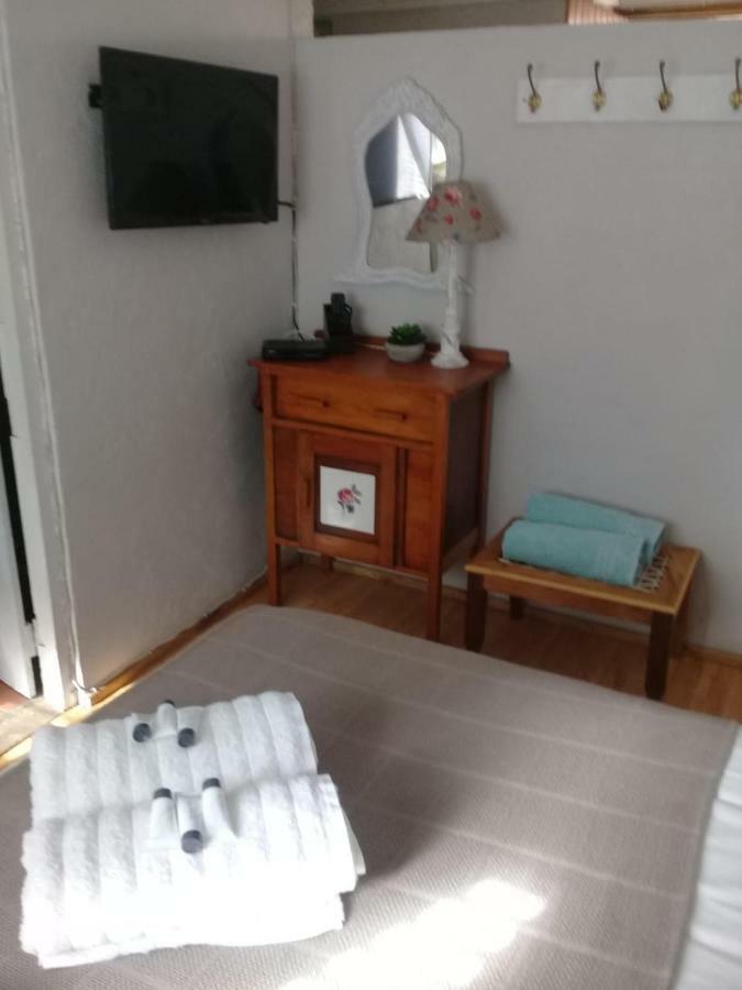 Carmel Villa B&B Or Self-Catering Calvinia Bagian luar foto